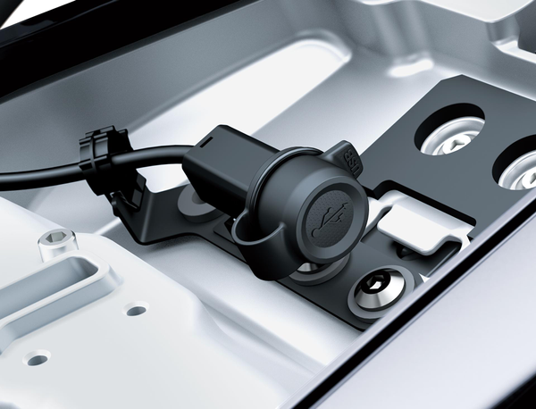 Prise USB (Ninja 100SX)