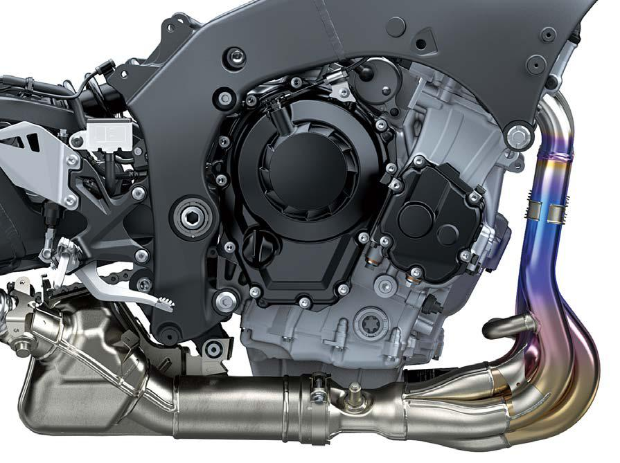 Puissant moteur 4 cylindres en ligne de 998 cm³, 4 temps, refroidi par liquide